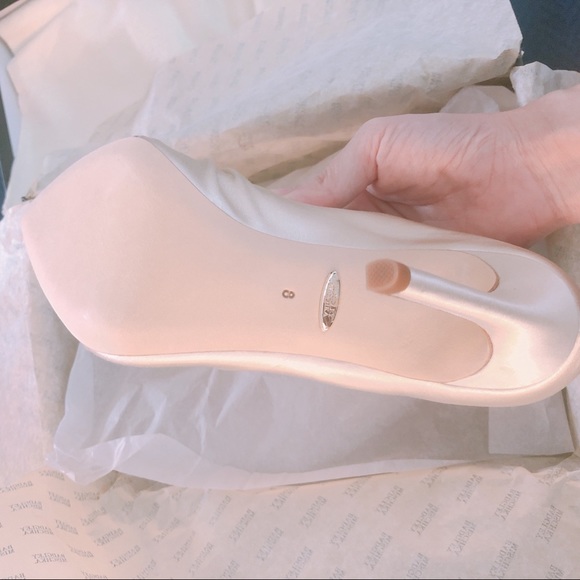 Badgley Mischka Vanilla Crystal Embellished Pump - Picture 5 of 7